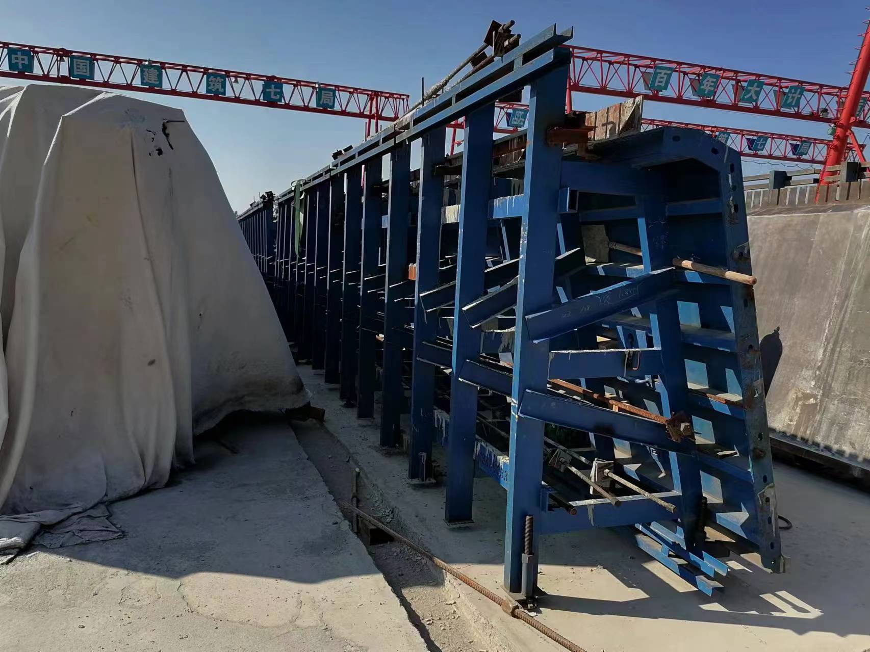 钢模板厂家介绍夏季施工应该注意什么?