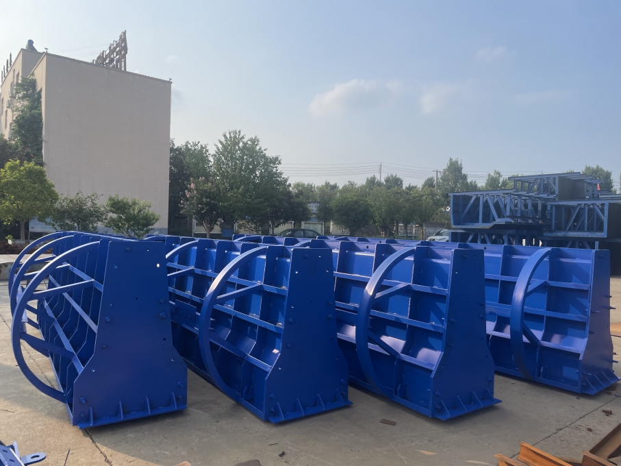 伟志钢模板:专业定制隔离带护栏钢模板,为城市安 全护航!